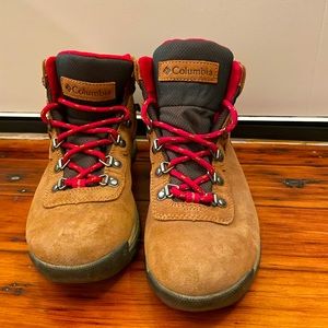 Columbia Women’s Waterproof Hiking Boot 🥾